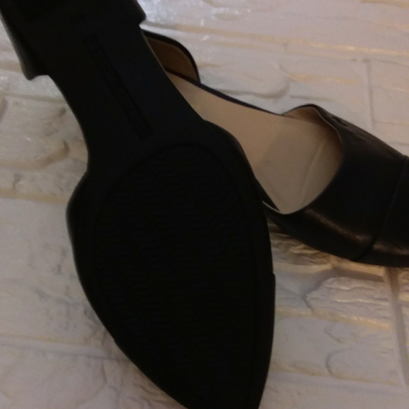 Tommy Hilfiger - Picture 4 of 4